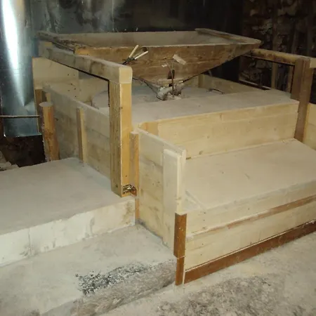 Pantos Kairou Konukevi Karkaloú